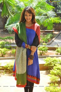 Manchu Lakshmi Prasanna Gundello Godari