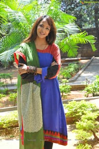 Manchu Lakshmi Prasanna Gundello Godari