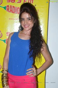 Pia Bajpai at Radio Mirchi