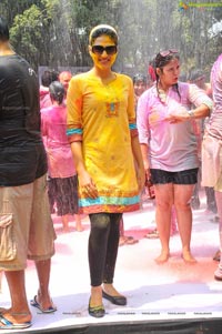 Shraddha Das Big Fat Holi Bash 2013