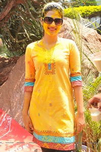 Shraddha Das Big Fat Holi Bash 2013