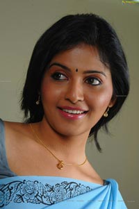 Anjali in Madha Gaja Raja