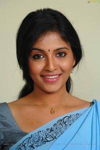 Anjali in Madha Gaja Raja