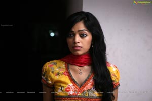 Janani Iyer HD Stills