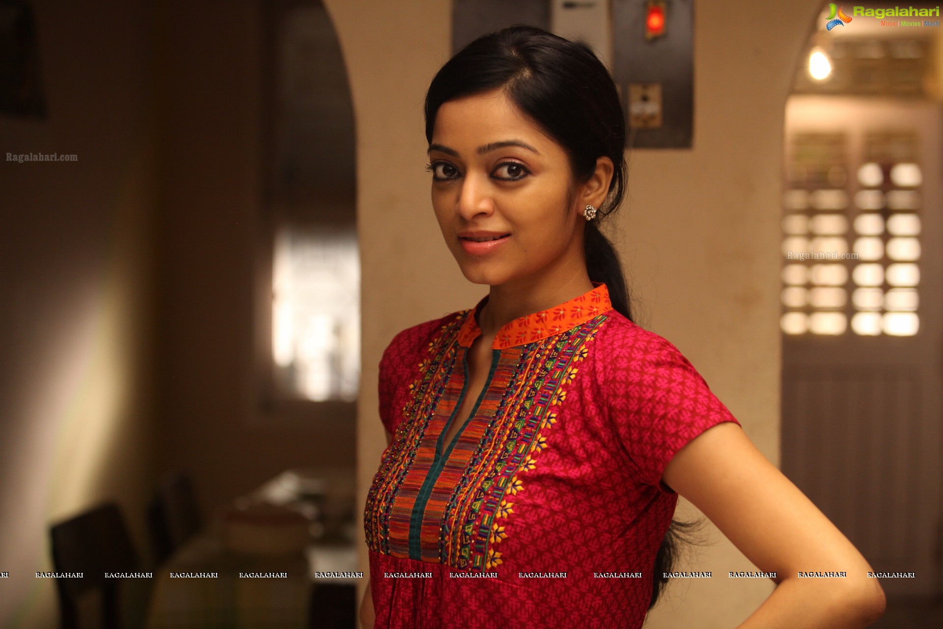 Janani Iyer (High Definition)