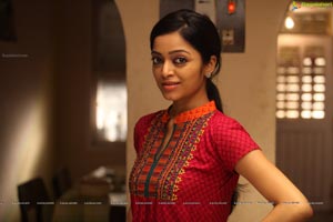 Janani Iyer HD Stills