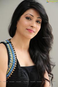 Shivani Sen Hot Pics