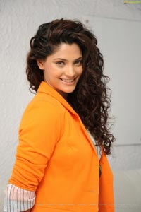 Saiyami Kher High Definition