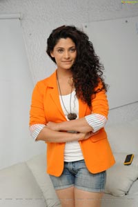 Saiyami Kher High Definition