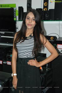 Telugu Actress Khenisha Chandran