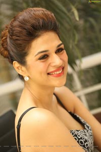 Shraddha Das HD Pics