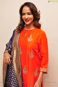 Lakshmi Manchu HQ Photos