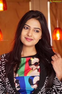 Neha Deshpande Photos