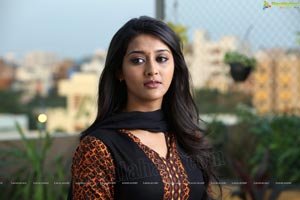 Pooja Jhaveri HD Photos