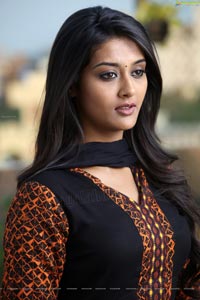 Pooja Jhaveri HD Photos