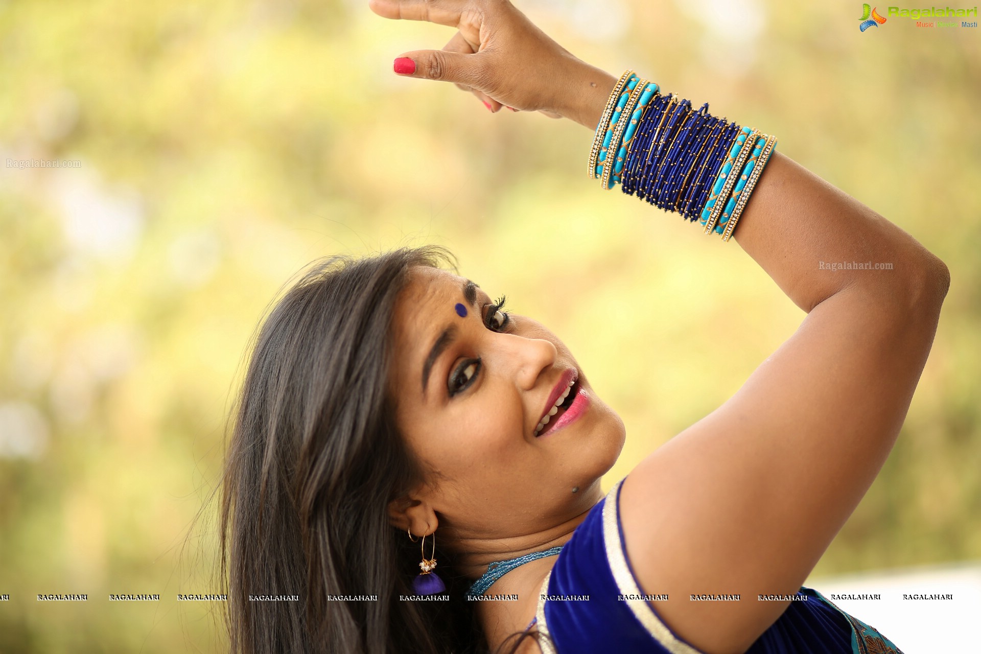 Mahathi (High Definition)