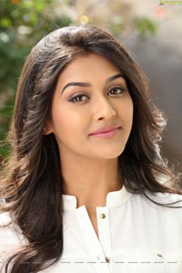 Pooja Jhaveri HD Photos