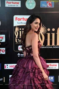 Pragya Jaiswal IIFA 2017