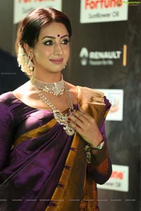 Sanjjanaa IIFA 2017