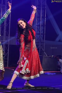 Sunny Leone Dance