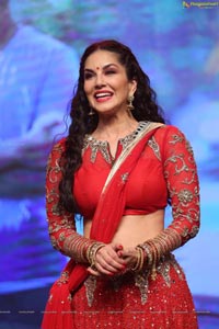 Sunny Leone Dance