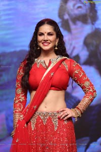 Sunny Leone Dance