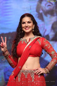 Sunny Leone Dance