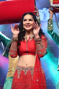 Sunny Leone Dance