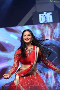 Sunny Leone Dance