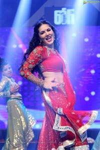 Sunny Leone Dance