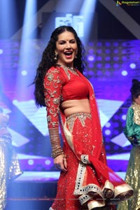 Sunny Leone Dance