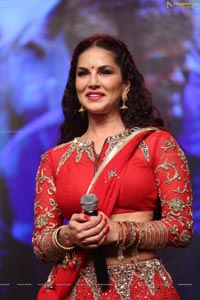 Sunny Leone Dance