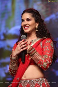 Sunny Leone Dance