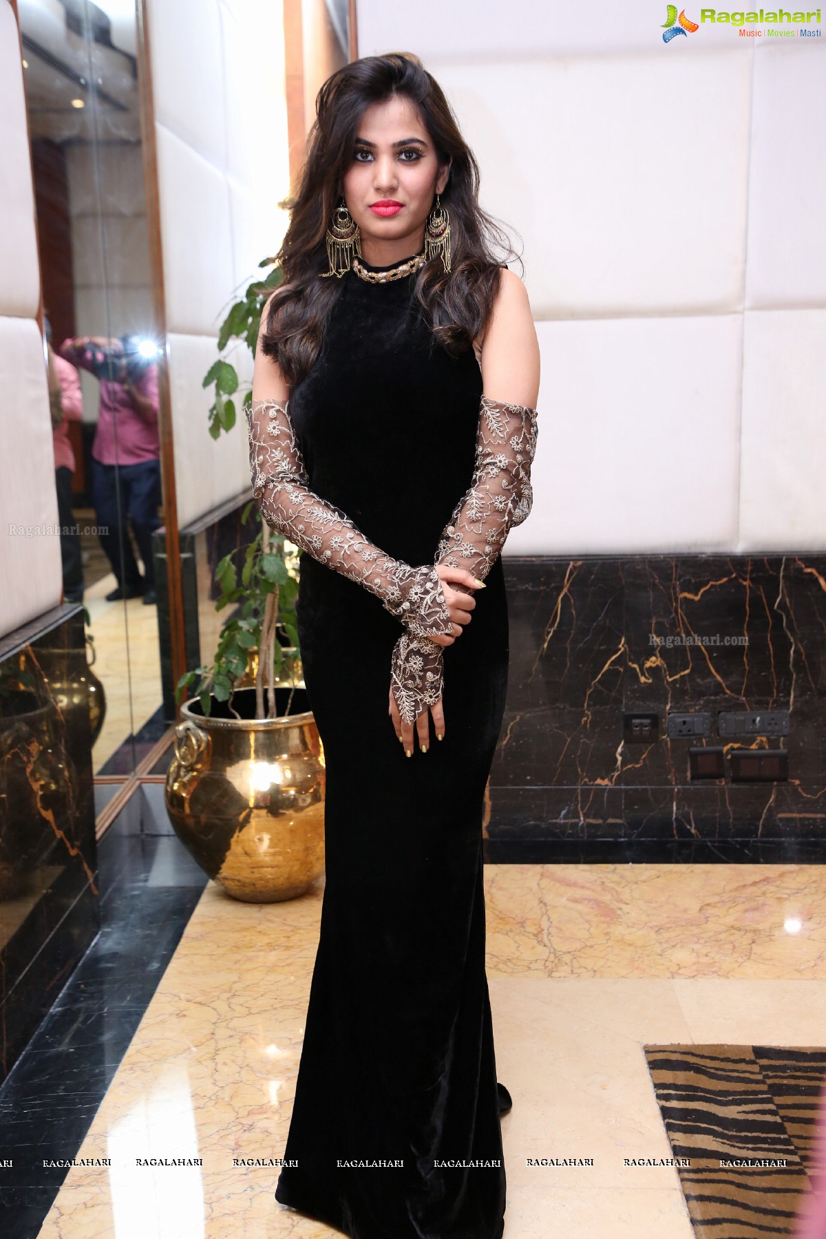 Vaishnavi at Fashion Showcase and Curtain Raiser of Khwaaish Designer Exhibition