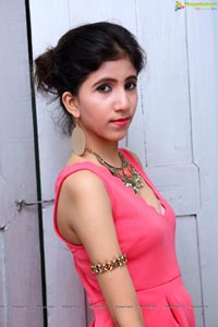 Zoya Khan Model Photos