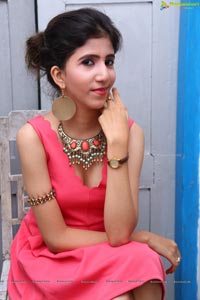 Zoya Khan Model Photos