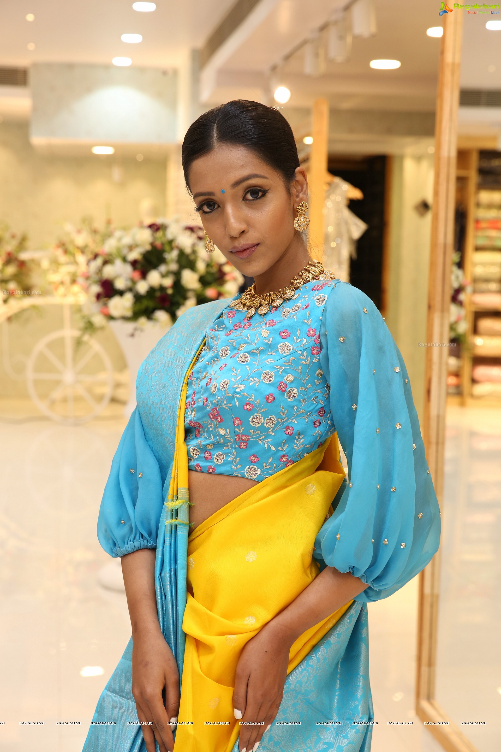 Aishwarya Setty [HD] @ Siddheshwari New Store Launch & Fashion Show