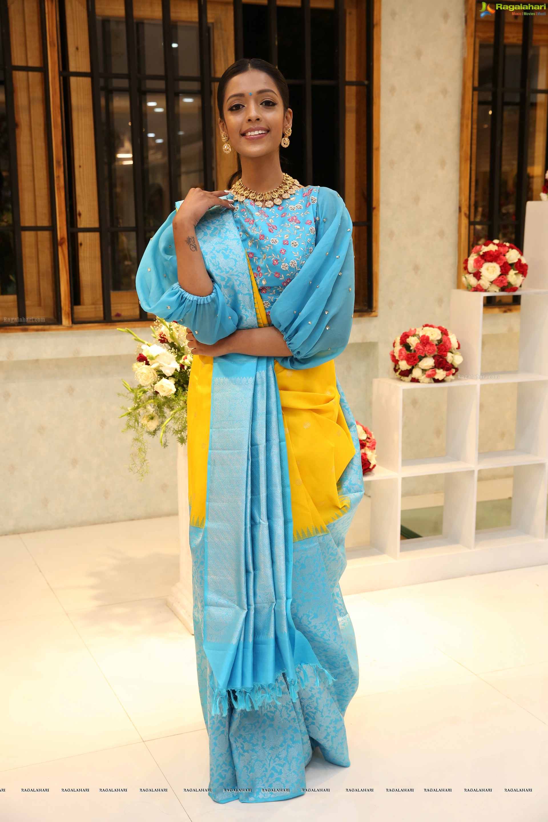 Aishwarya Setty [HD] @ Siddheshwari New Store Launch & Fashion Show