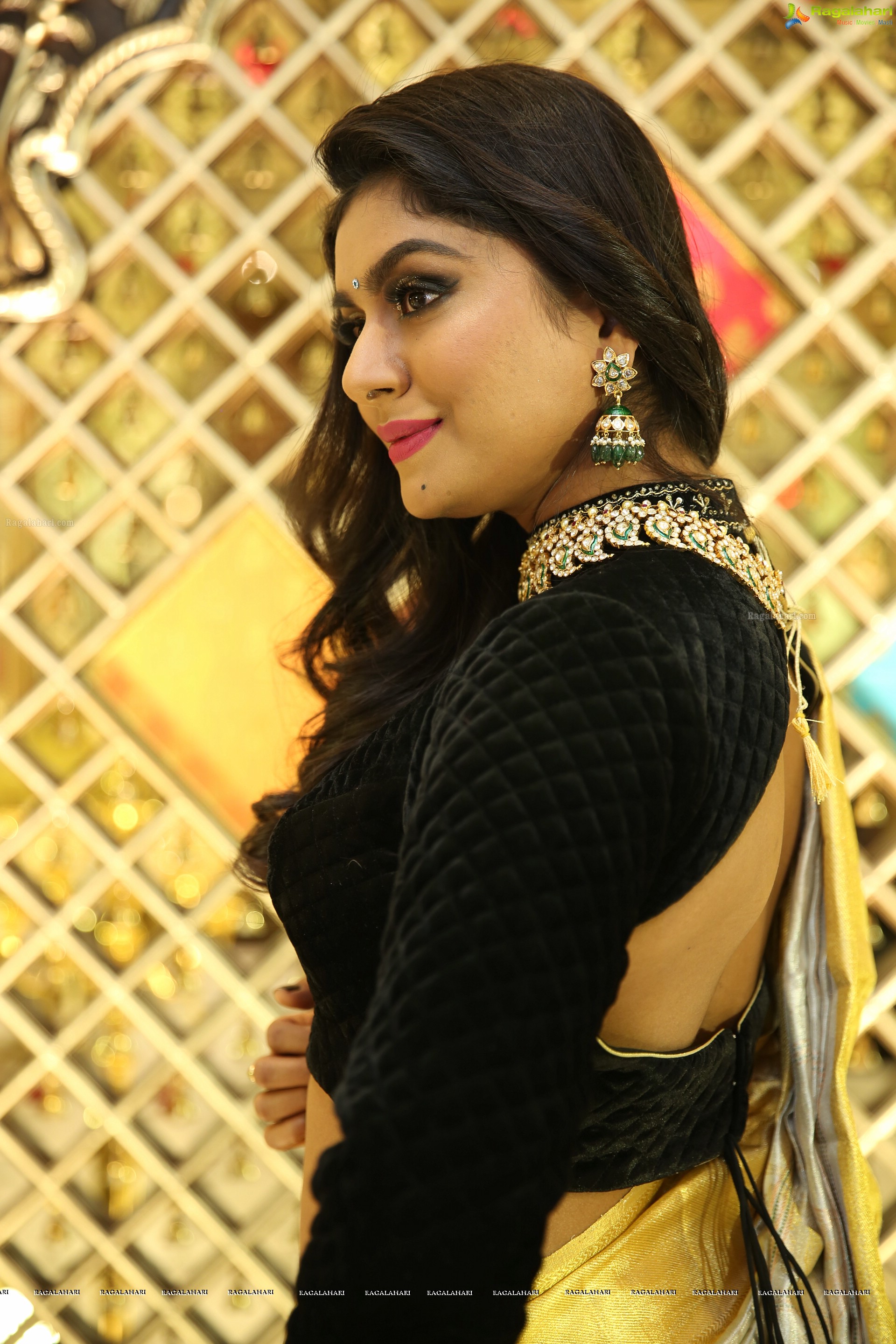 Sai Akshatha [HD] @ Siddheshwari New Store Launch & Fashion Show