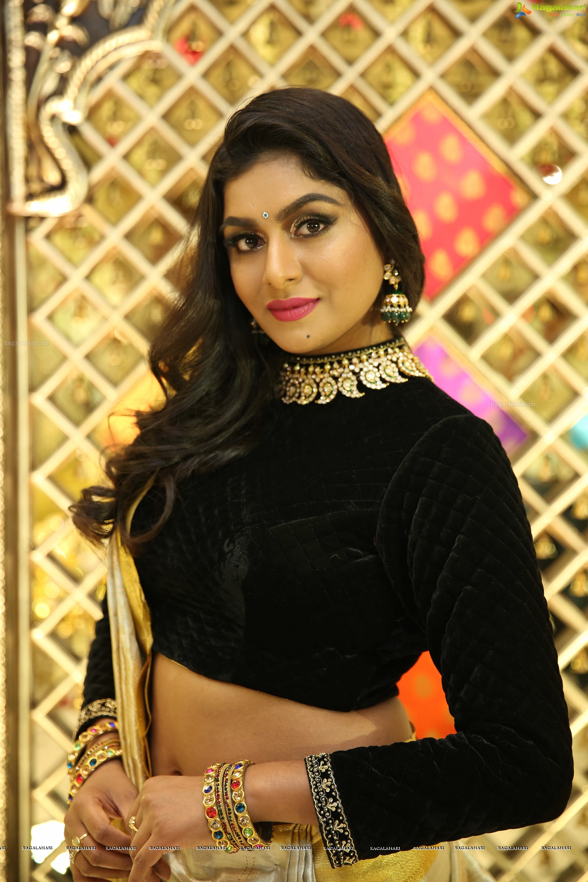 Sai Akshatha [HD] @ Siddheshwari New Store Launch & Fashion Show