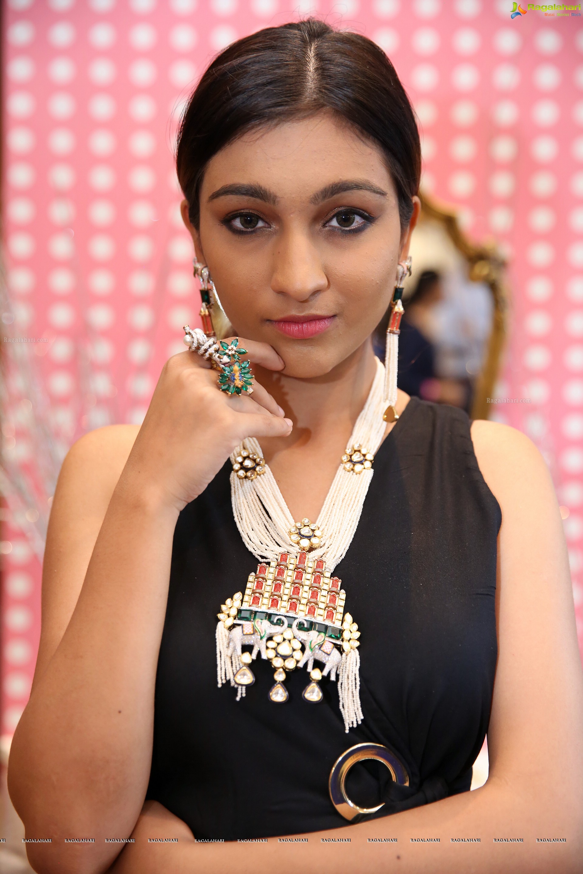 Insha Iqbal @ The Statement Jewellery Show - HD Gallery