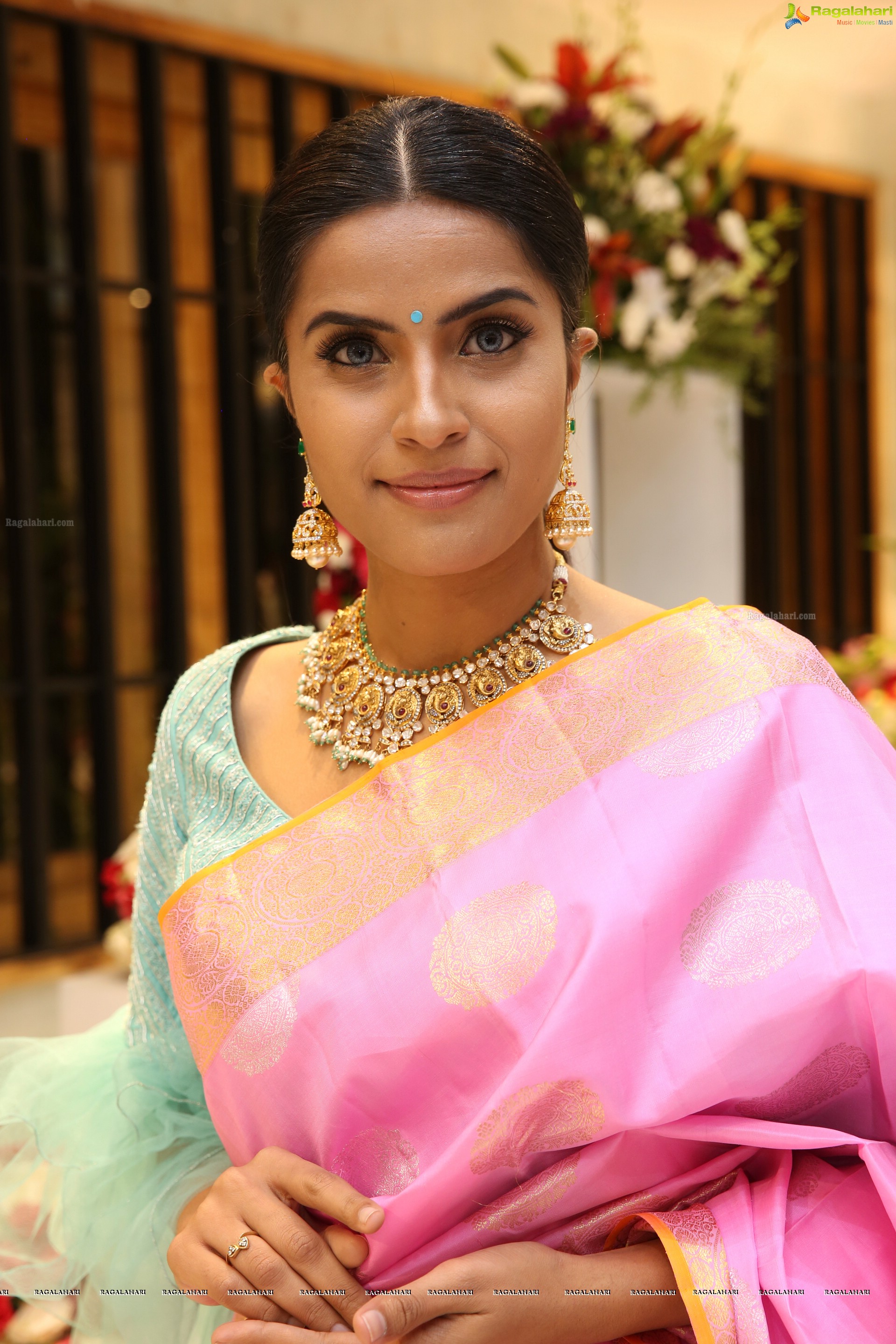 Krupa [HD] @ Siddheshwari New Store Launch & Fashion Show