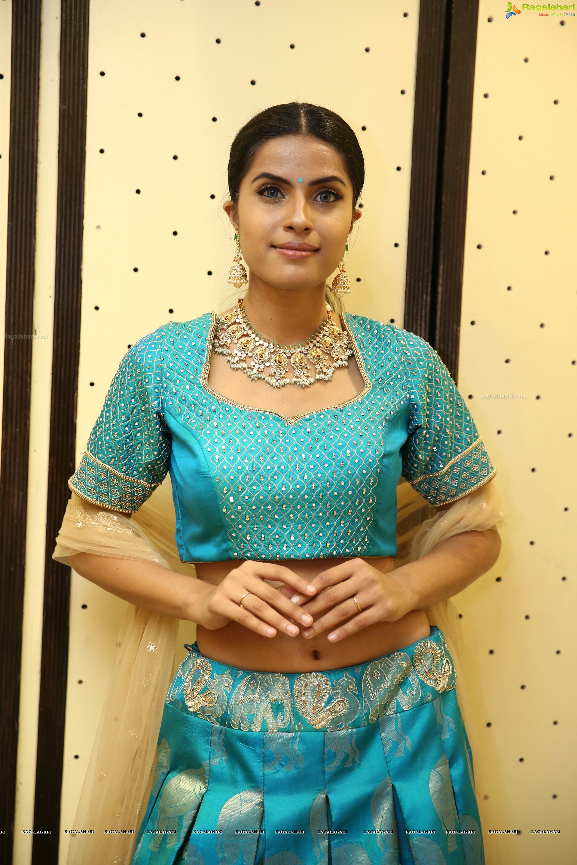 Krupa [HD] @ Siddheshwari New Store Launch & Fashion Show