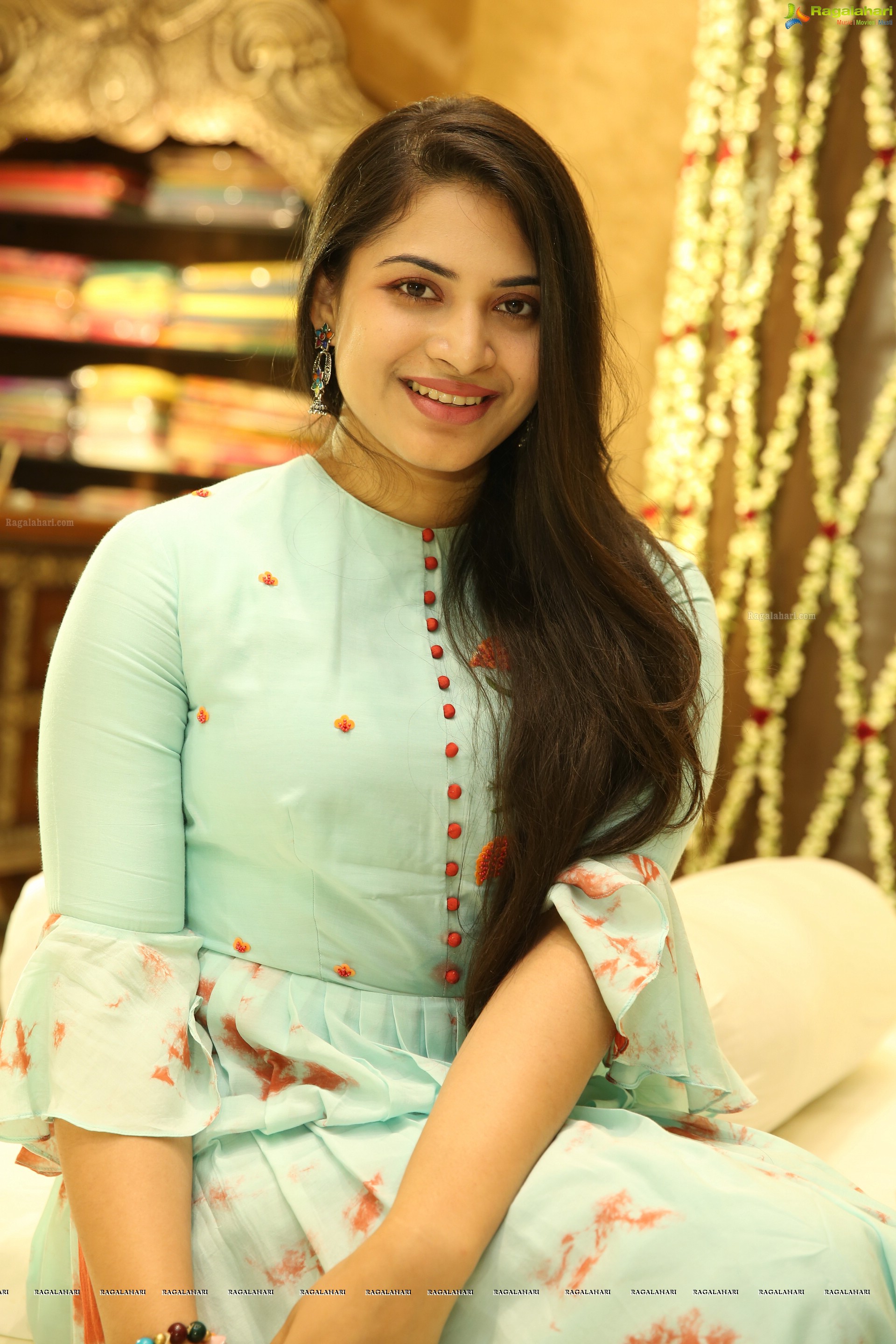 Megnna Kumar [HD] @ Siddheshwari New Store Launch & Fashion Show