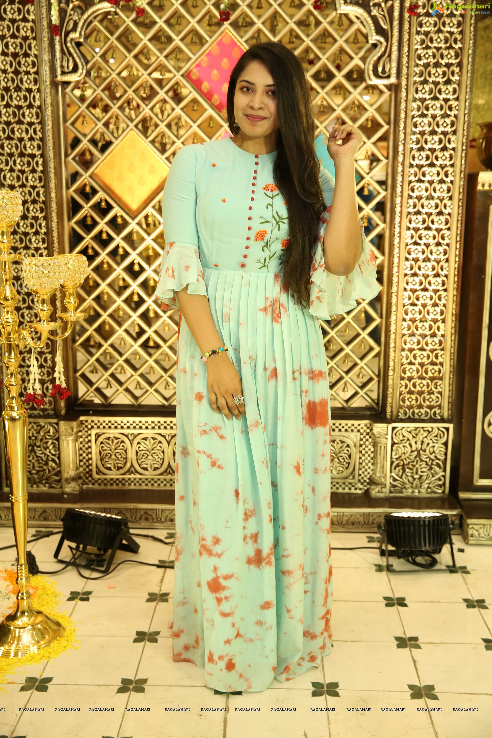 Megnna Kumar [HD] @ Siddheshwari New Store Launch & Fashion Show