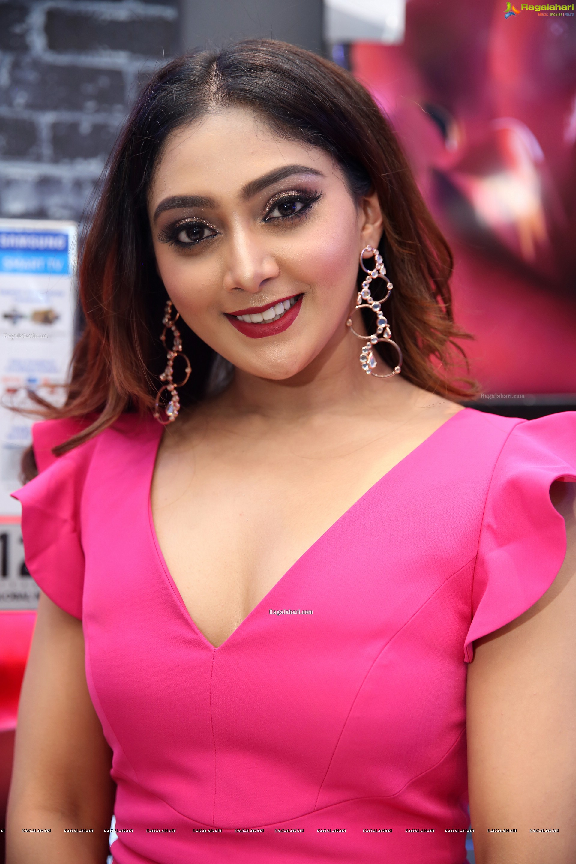 Natasha Doshi @ Bajaj Electronics Gold Hungama - HD Gallery