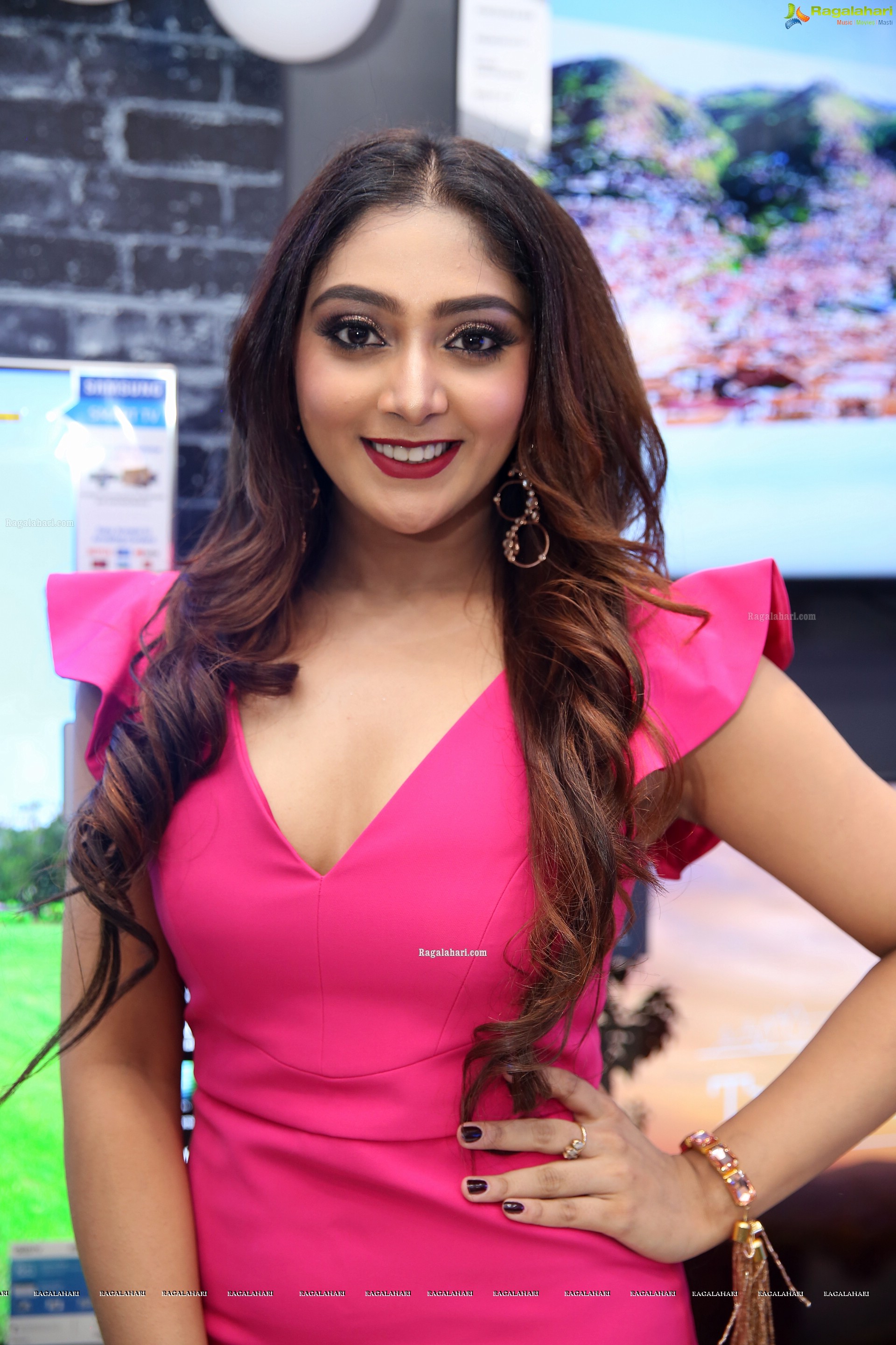 Natasha Doshi @ Bajaj Electronics Gold Hungama - HD Gallery