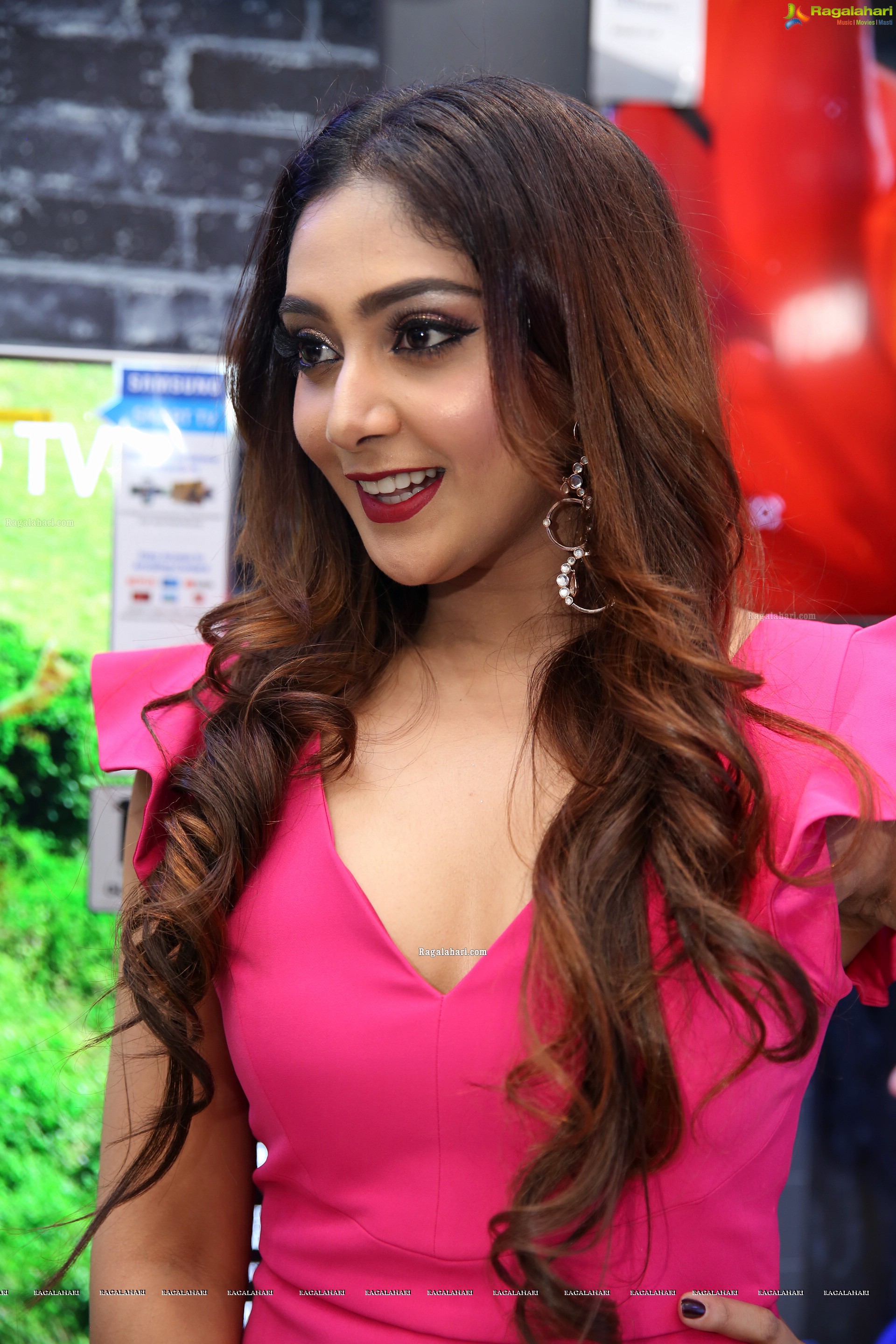 Natasha Doshi @ Bajaj Electronics Gold Hungama - HD Gallery