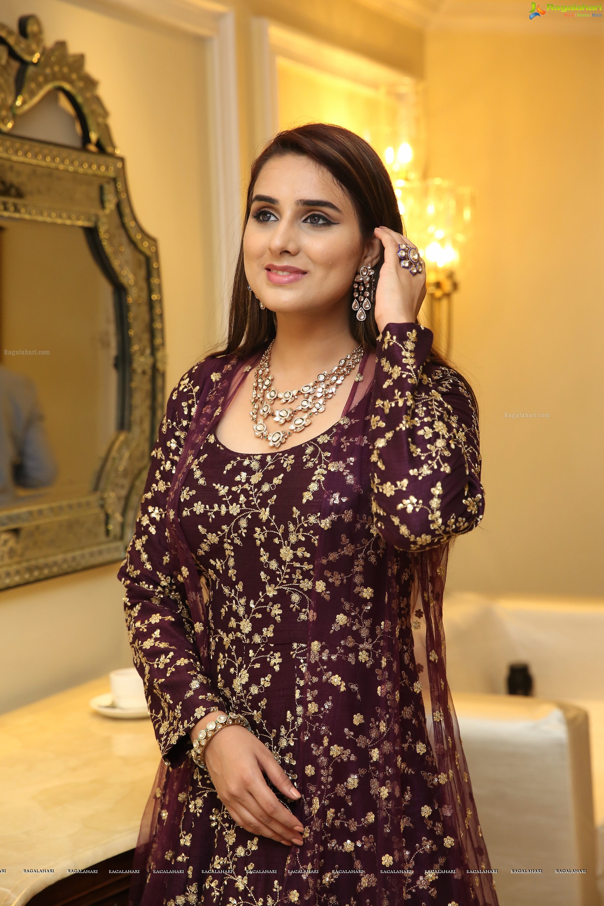 Nikitha Chaturvedi @ The Statement Jewellery Show - HD Gallery