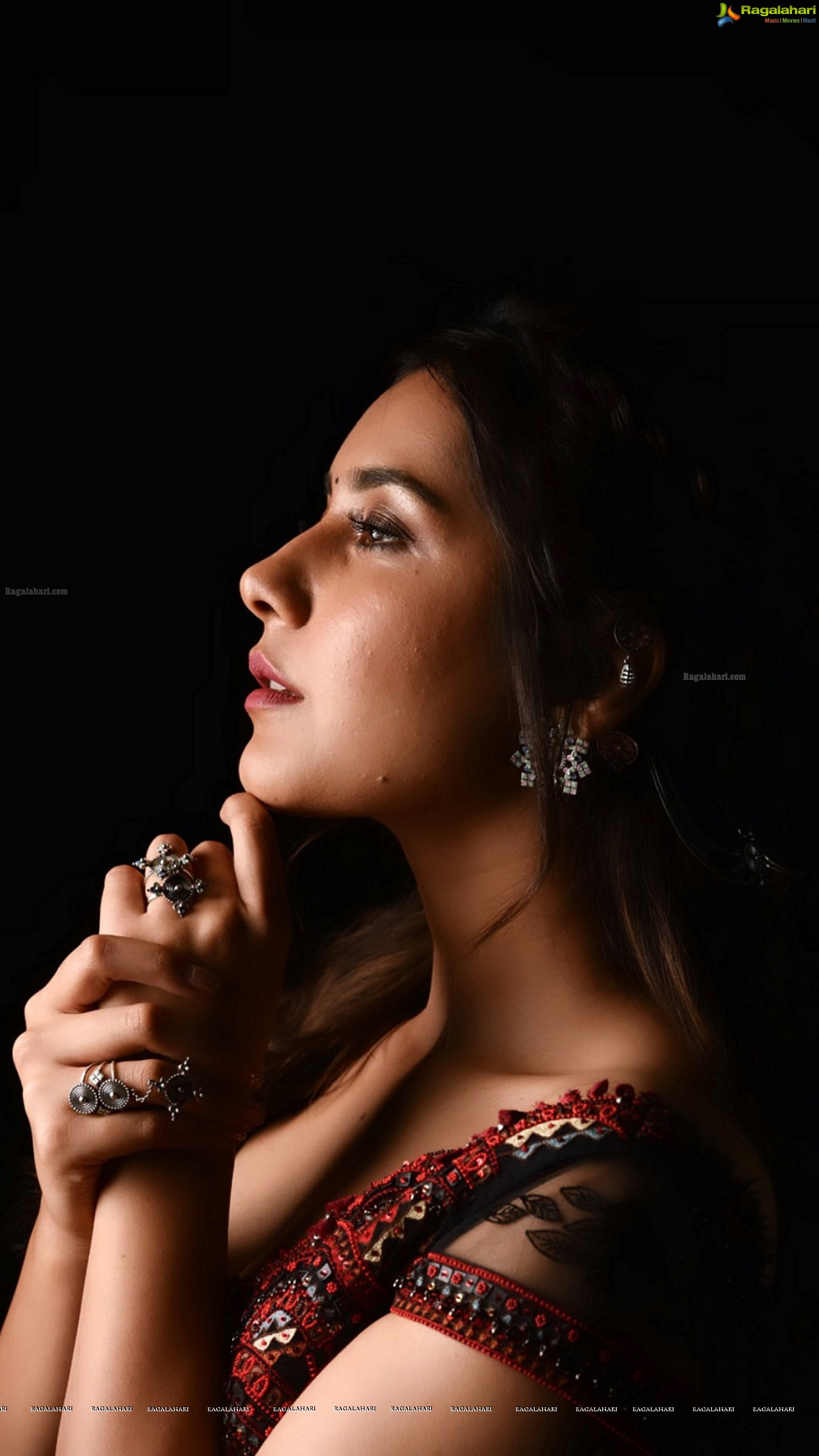 Raashi Khanna (High Definition Photos)